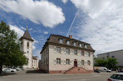 Das Bild zeigt das Gebäude des Arbeitsgerichts Freiburg - Kammern Lörrach.