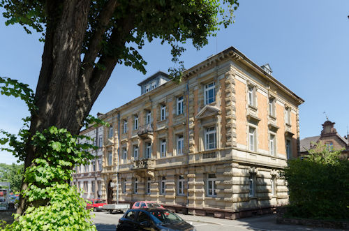 Das Foto zeigt das Gebäude des Arbeitsgerichts Freiburg - Kammern Offenburg.