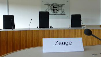Foto eines Sitzungsaals beim Landesarbeitsgericht Baden-Württemberg