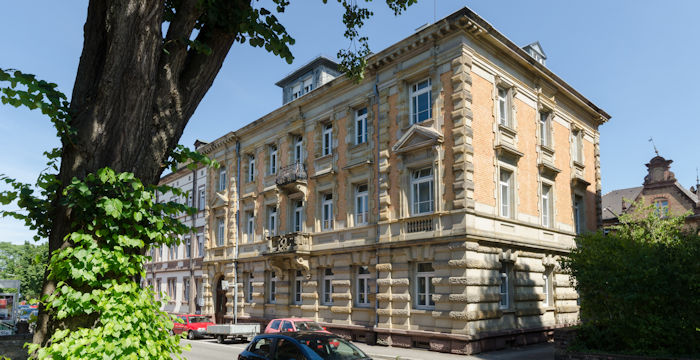 Das Bild zeigt das Gebäude der Kammern Offenburg des Arbeitsgerichts Freiburg und interner Link zum örtlichen Dienstvorstand